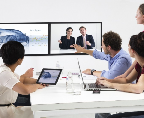 Wireless AV: The Secret to Cleaner Homes and Better Meetings