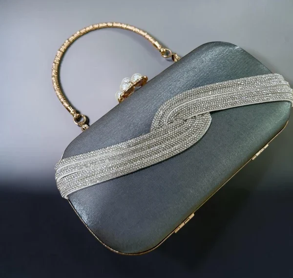 How to Choose the Perfect Indian Clutch Bag for Any Outfit