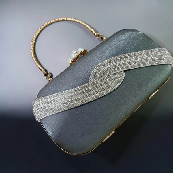 How to Choose the Perfect Indian Clutch Bag for Any Outfit