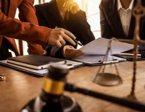 How a Client-Focused Injury Firm Keeps You Updated at Every Stage