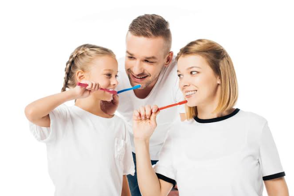 4 Ways A Family Dentist Makes Oral Health Simpler For Busy Parents